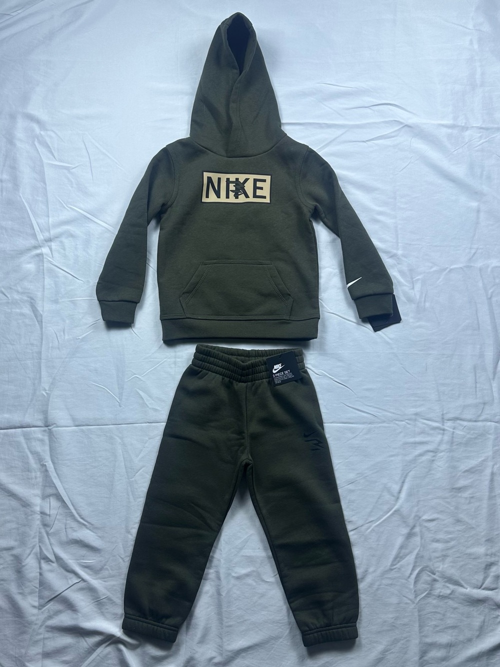 NWT Nike Olive Green/Tan Hoodie & Sweatpants 2 Piece Set Boys 3T